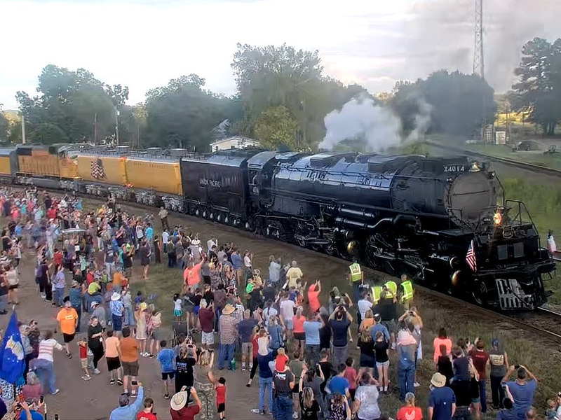 UP Steam Engine 4014 "Big Boy" arrives in Big Sandy, Texas, on September 17, 2024