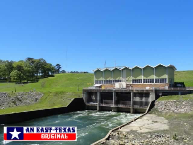 photo of the Toledo Bend Reservoir dam and electric generation power plant